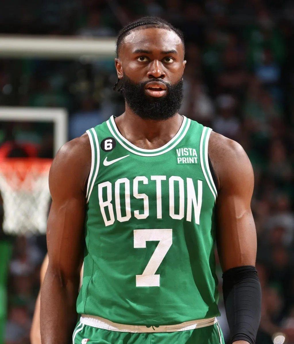 FIFA最新世界排名：西阿法英巴葡荷比德锁定世界杯种子队；中国仍居第93（FIFA世界排名更新：西阿法英巴葡荷比德锁定世界杯种子席位，中国依旧第93位）