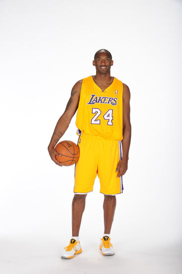 记者：曼联有意阿贾克斯17岁中场乔西-莫基奥（记者称曼联看中阿贾克斯17岁中场新星乔西-莫基奥）