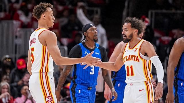 TA：范德芬的速度和力量令人难以置信；西蒙斯表现堪称完美（TA评：范德芬速度与力量惊人，西蒙斯发挥无可挑剔）