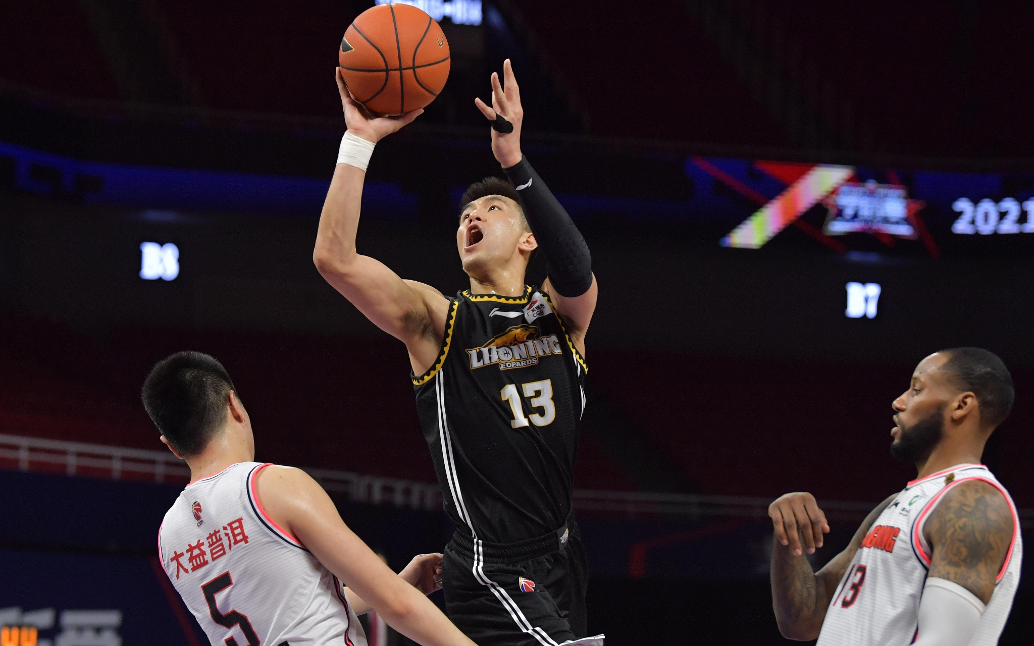 埃基蒂克：斯洛特在训练中对我很严厉，有时我真的会被气到爆（埃基蒂克吐槽斯洛特训练过于严格：有时真把我气炸了）