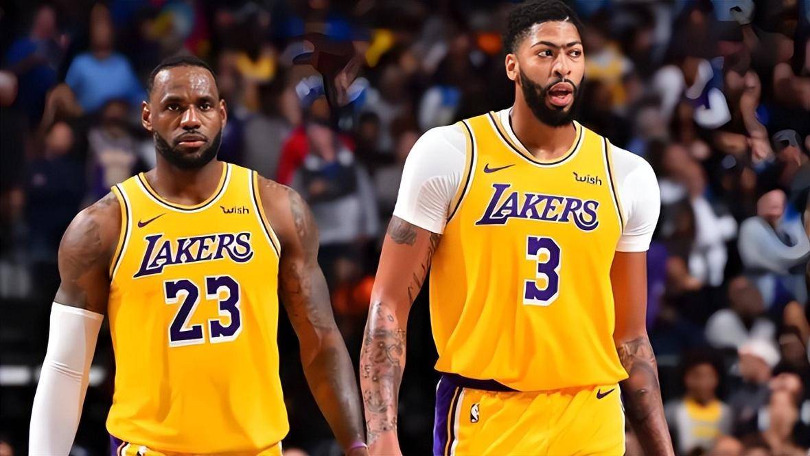 世体：拉菲尼亚王者归来，成为巴萨队内精神与战术双重领袖（世体：拉菲尼亚强势回归，扛起巴萨精神与战术双重大旗）